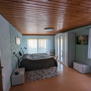 Schlafzimmer mit Zugang zum Garten / Bedroom with Garden Access